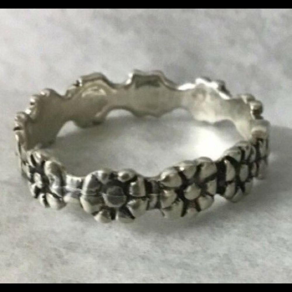 Flower Eternity Band 4mm 3 Grams 925 Size 7.5